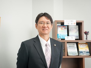 弁護士　井上晴夫